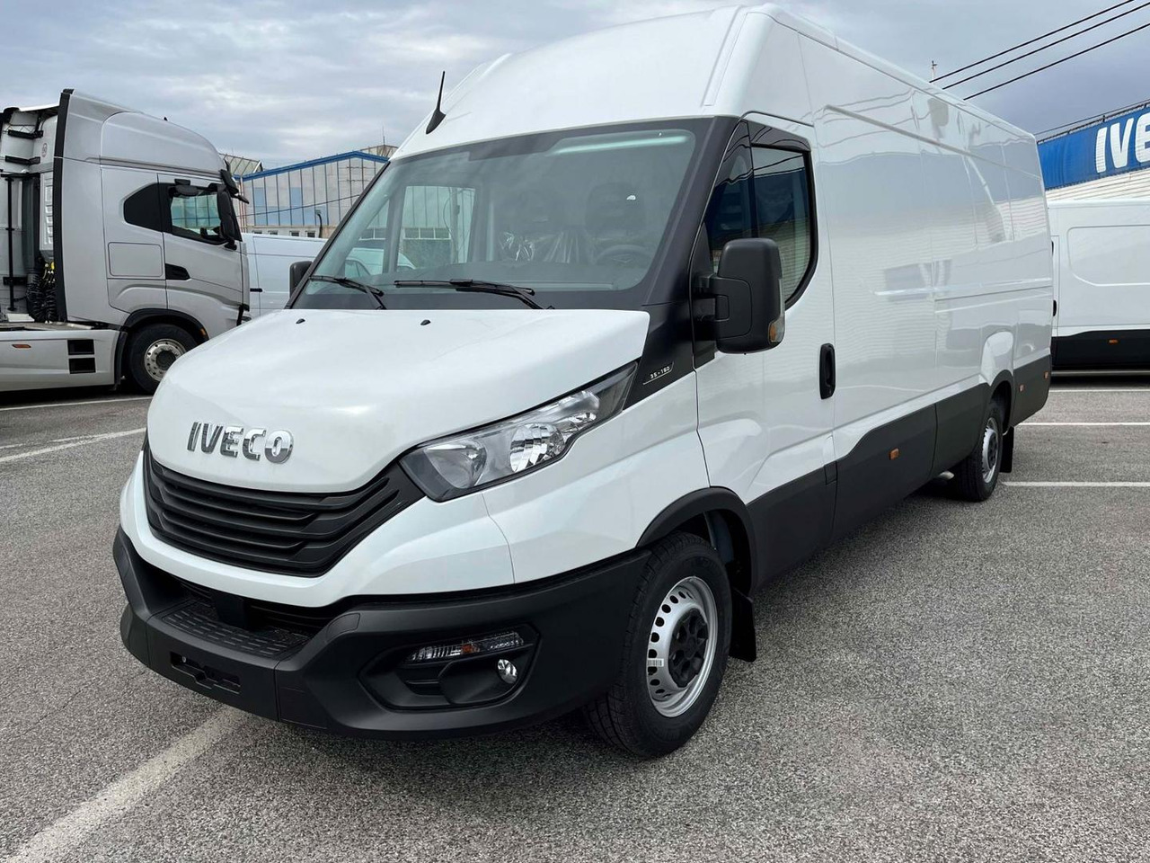 Iveco DAILY VAN, 3.0 D 176k, 35S18H V Evolution H2 - Товарно комбе: слика 1 Iveco DAILY VAN, 3.0 D 176k, 35S18H V Evolution H2 - Товарно комбе: слика 1