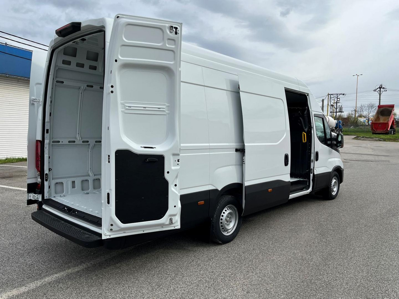 Iveco DAILY VAN, 3.0 D 176k, 35S18H V Evolution H3 - Товарно комбе: слика 4 Iveco DAILY VAN, 3.0 D 176k, 35S18H V Evolution H3 - Товарно комбе: слика 4