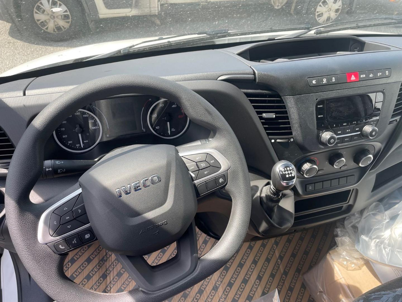 Iveco DAILY VAN, 3.0 D 176k, 35S18H V Evolution H3 - Товарно комбе: слика 3 Iveco DAILY VAN, 3.0 D 176k, 35S18H V Evolution H3 - Товарно комбе: слика 3