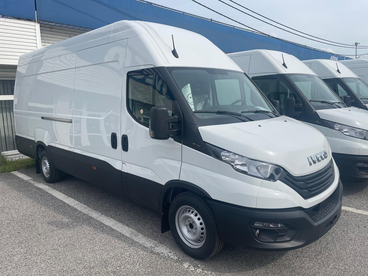 Iveco DAILY VAN, 3.0 D 176k, 35S18H V Evolution H3 - Товарно комбе: слика 1 Iveco DAILY VAN, 3.0 D 176k, 35S18H V Evolution H3 - Товарно комбе: слика 1