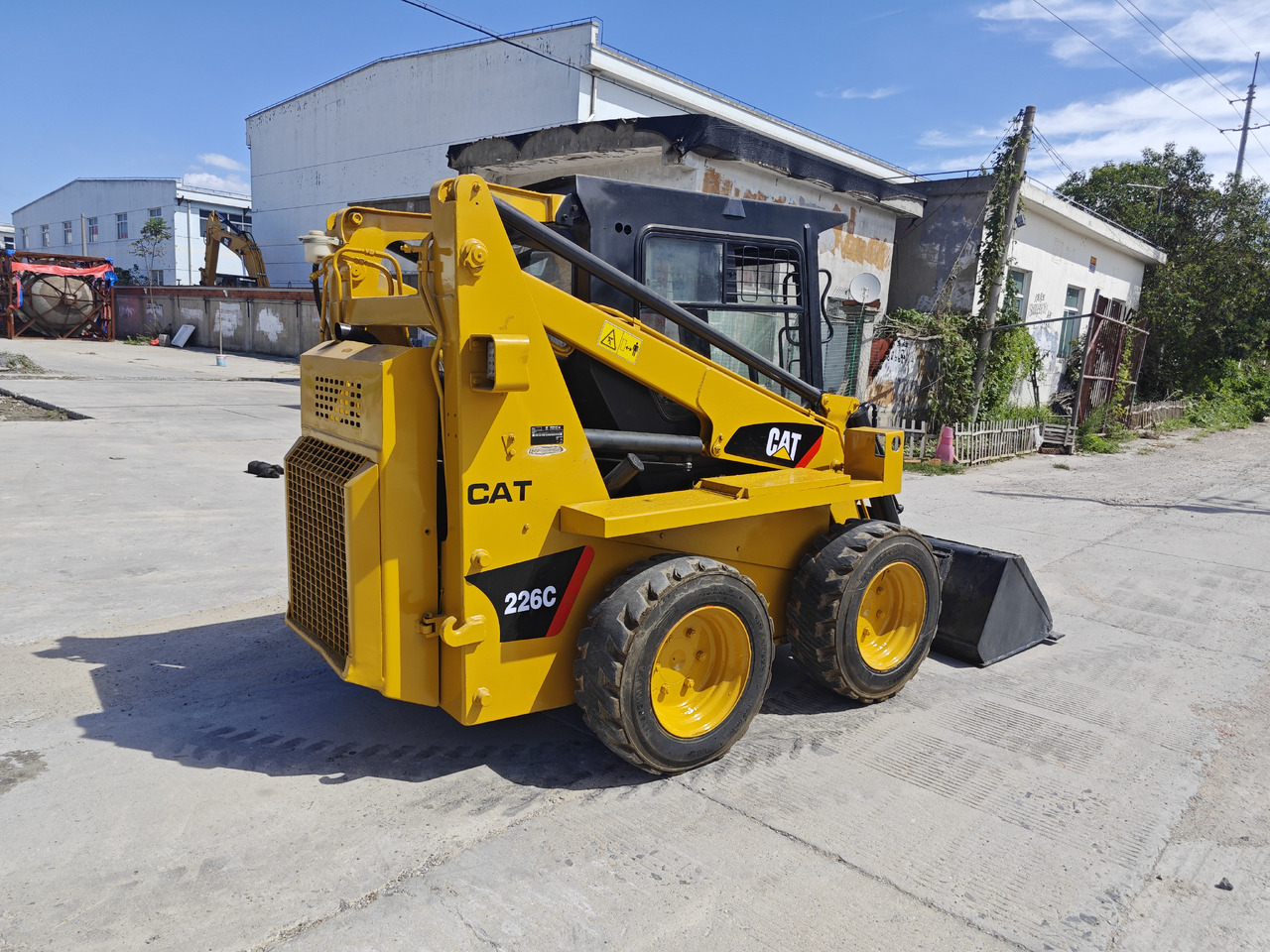 CATERPILLAR 226C - Компактен натоварувач: слика 2 CATERPILLAR 226C - Компактен натоварувач: слика 2