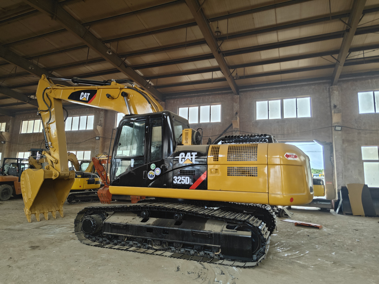 CATERPILLAR 325D - Мобилен кран: слика 2 CATERPILLAR 325D - Мобилен кран: слика 2