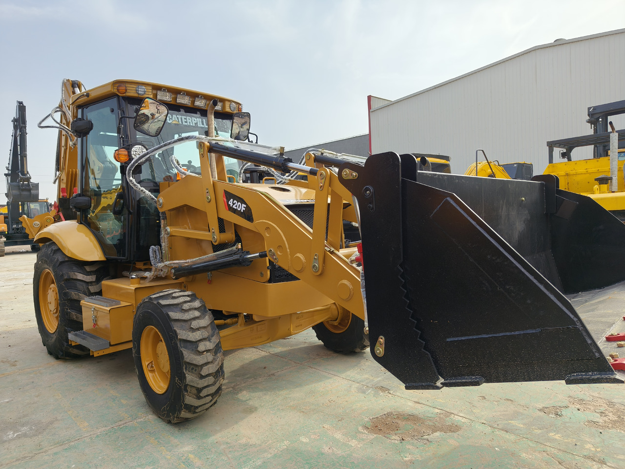 CATERPILLAR 420F Backhoe Loader - Ровокопач: слика 1 CATERPILLAR 420F Backhoe Loader - Ровокопач: слика 1