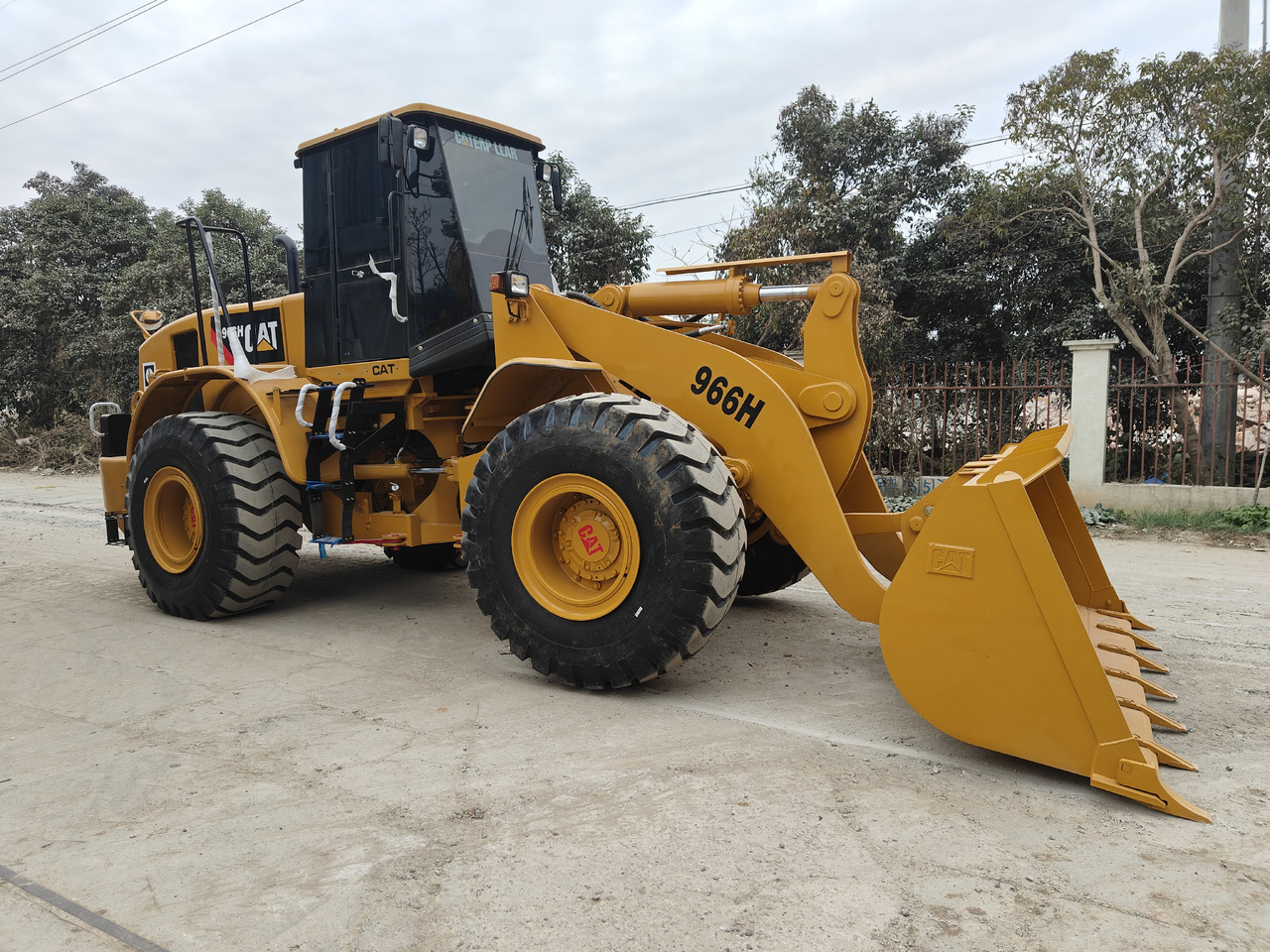CATERPILLAR 966H loader - Натоварувач на тркала: слика 1 CATERPILLAR 966H loader - Натоварувач на тркала: слика 1