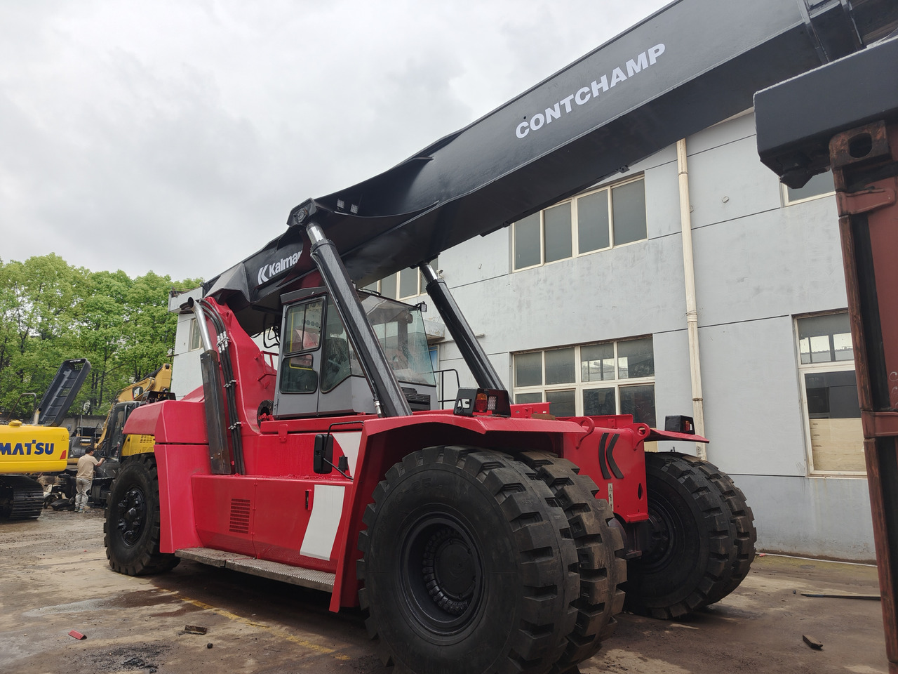 Kalmar DRF450 45TON CONTAINER REACH STACKER - Градежна машина: слика 4 Kalmar DRF450 45TON CONTAINER REACH STACKER - Градежна машина: слика 4