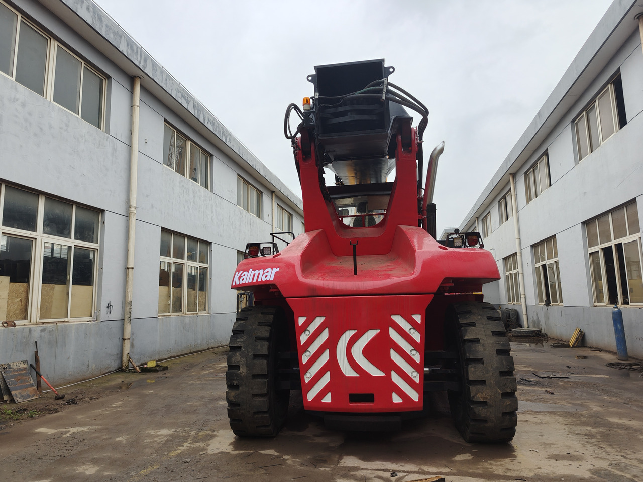 Kalmar DRF450 45TON CONTAINER REACH STACKER - Градежна машина: слика 2 Kalmar DRF450 45TON CONTAINER REACH STACKER - Градежна машина: слика 2