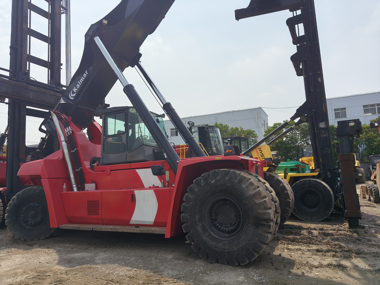 Kalmar DRF450 Used container reach stacker - Градежна машина: слика 4 Kalmar DRF450 Used container reach stacker - Градежна машина: слика 4