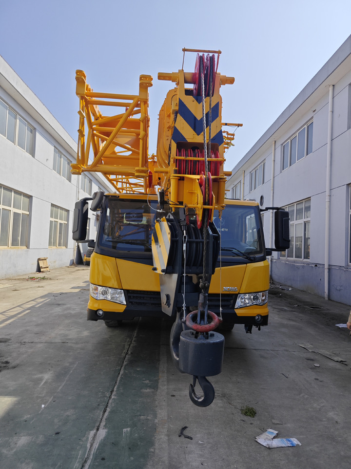 XCMG QY50KC Used Truck Crane - Мобилен кран: слика 2 XCMG QY50KC Used Truck Crane - Мобилен кран: слика 2
