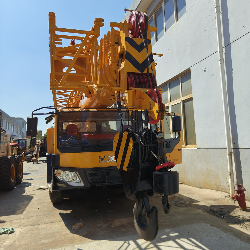 XCMG QY70K 70ton used truck crane - Мобилен кран: слика 4 XCMG QY70K 70ton used truck crane - Мобилен кран: слика 4