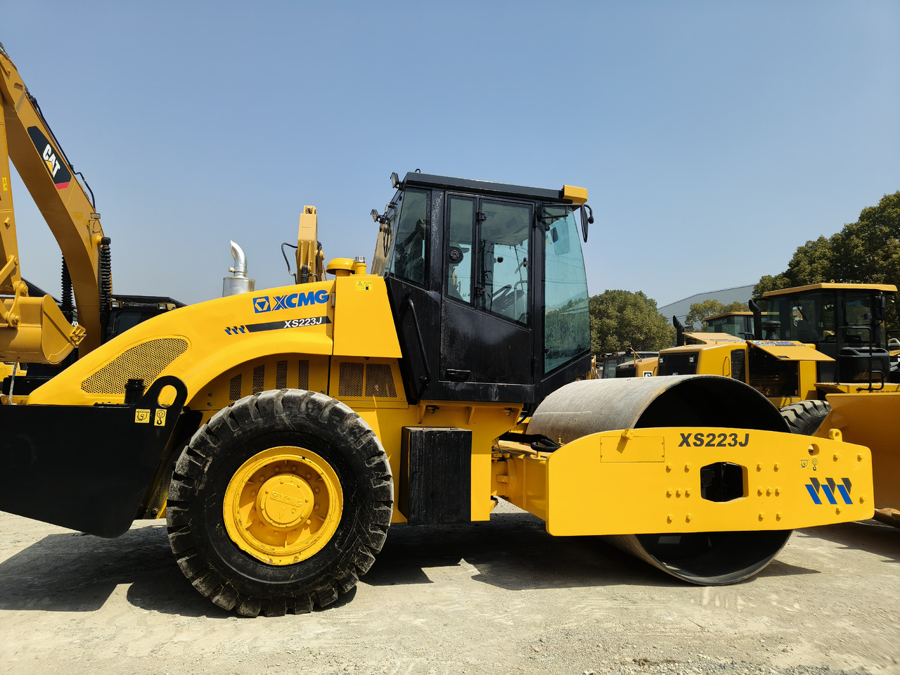 XCMG XS223J USED ROAD ROLLER - Компактор: слика 1 XCMG XS223J USED ROAD ROLLER - Компактор: слика 1
