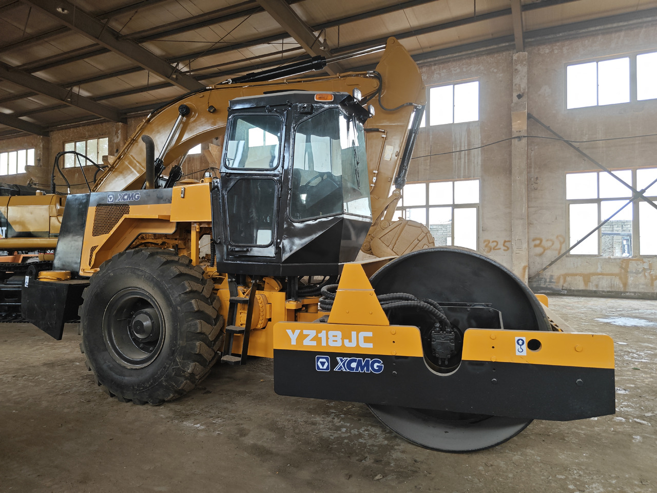 XCMG YZ18JC - Компактор: слика 1 XCMG YZ18JC - Компактор: слика 1