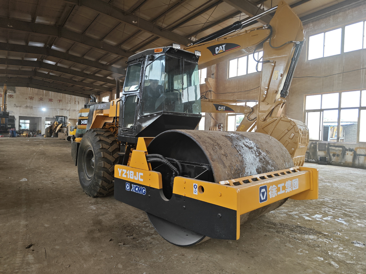 XCMG YZ18JC Used xcmg road roller/compactor - Ваљак за пат: слика 1 XCMG YZ18JC Used xcmg road roller/compactor - Ваљак за пат: слика 1