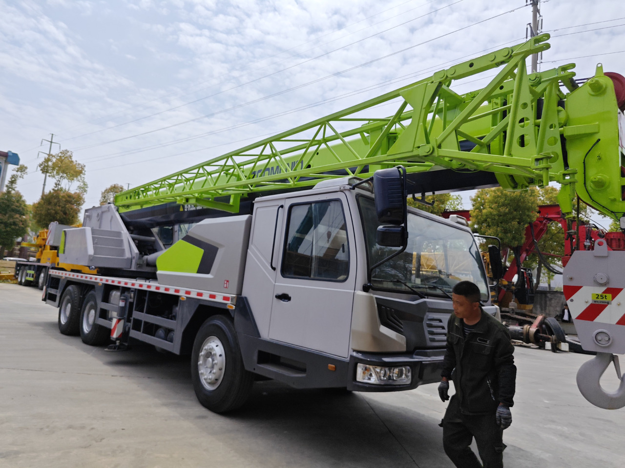 ZOOMLION ZTC251V - Мобилен кран: слика 2 ZOOMLION ZTC251V - Мобилен кран: слика 2