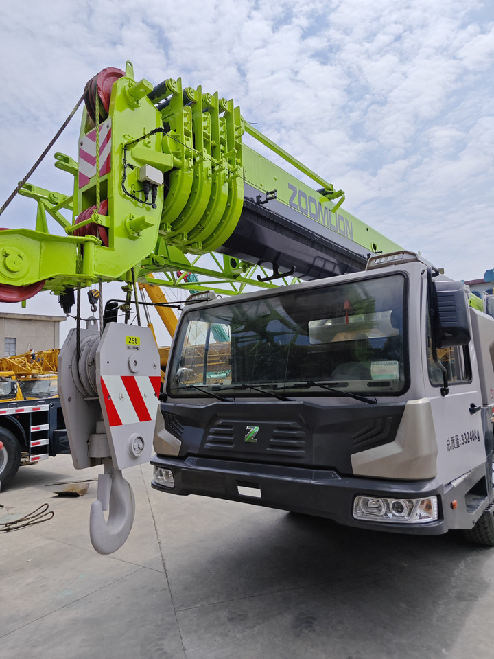 ZOOMLION ZTC251V - Мобилен кран: слика 3 ZOOMLION ZTC251V - Мобилен кран: слика 3