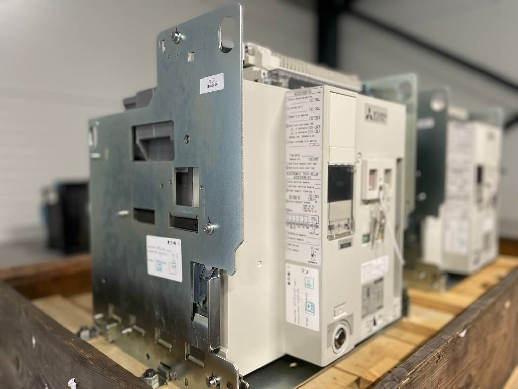Mitsubishi Circuit breaker 2500A - AE2500-SW 3P - DPX-12648 - Градежна машина: слика 2 Mitsubishi Circuit breaker 2500A - AE2500-SW 3P - DPX-12648 - Градежна машина: слика 2