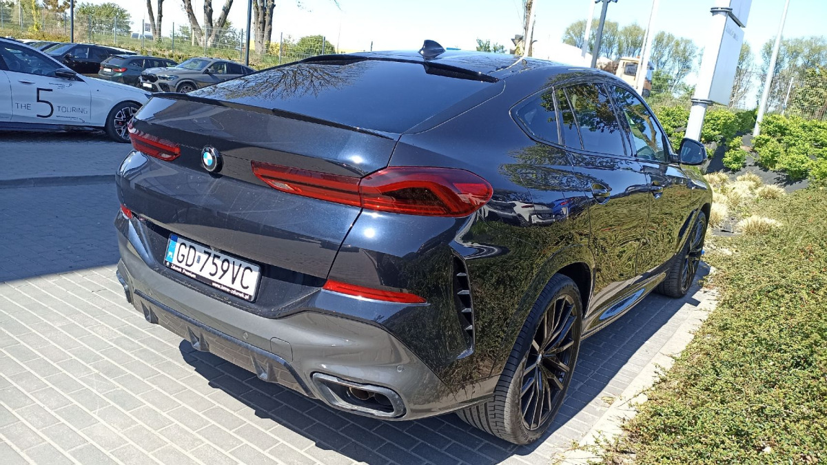 BMW X6 M50i SUV - SUV: слика 3 BMW X6 M50i SUV - SUV: слика 3