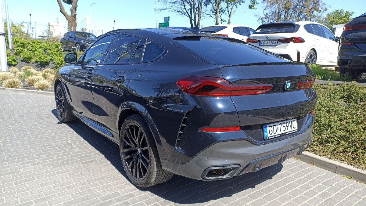 BMW X6 M50i SUV - SUV: слика 4 BMW X6 M50i SUV - SUV: слика 4