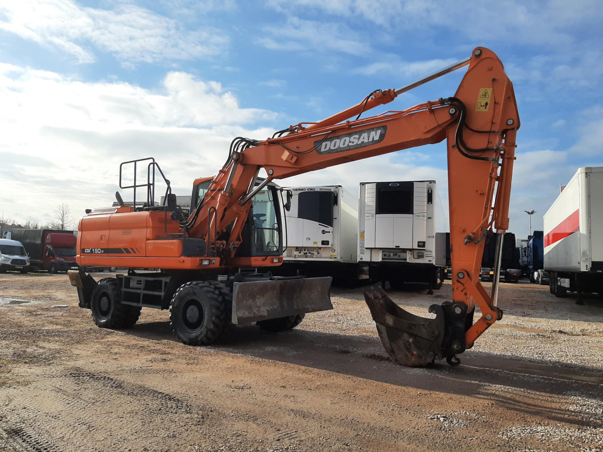 Koparka kołowa Doosan DX190W-3 2014 - 9261 mtg - silnik sprawny - Багер на тркала: слика 1 Koparka kołowa Doosan DX190W-3 2014 - 9261 mtg - silnik sprawny - Багер на тркала: слика 1