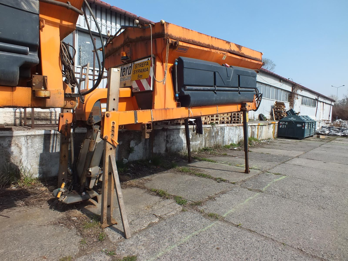 Zabudowa piaskarki SCHMIDT STRATOS S40-36 - 2003 - 4m3 - Napęd z pojazdu - Распрскувач на песок/ Сол: слика 4 Zabudowa piaskarki SCHMIDT STRATOS S40-36 - 2003 - 4m3 - Napęd z pojazdu - Распрскувач на песок/ Сол: слика 4