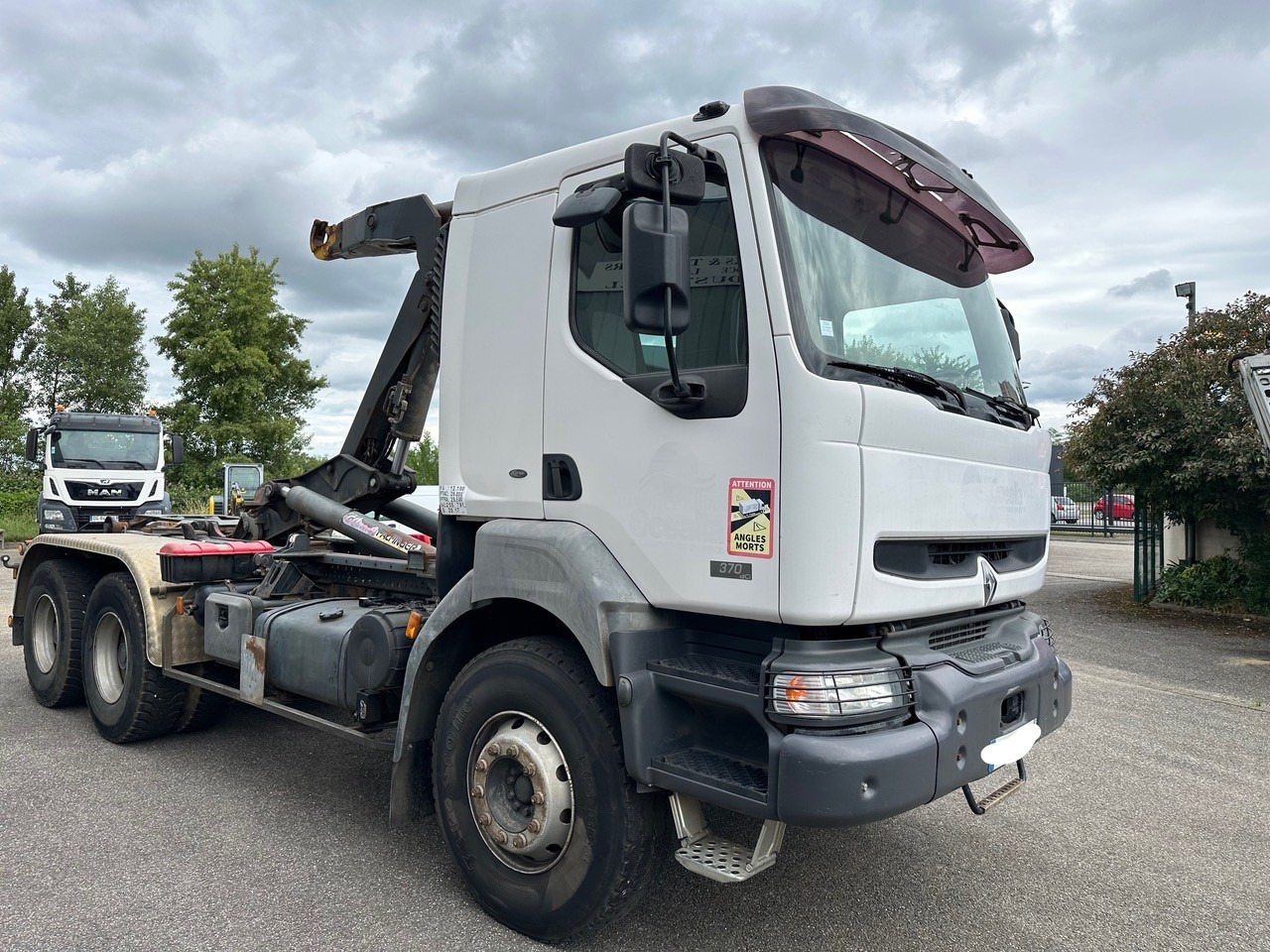 RENAULT KERAX 370 DCI - Камион со кука за подигање: слика 4 RENAULT KERAX 370 DCI - Камион со кука за подигање: слика 4