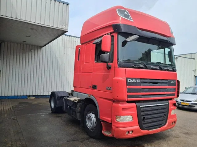DAF XF 105 460 , Manual Gearbox , PTO , Tipper Hydraulics , Airco , Superspace Cab - Камион влекач: слика 4 DAF XF 105 460 , Manual Gearbox , PTO , Tipper Hydraulics , Airco , Superspace Cab - Камион влекач: слика 4