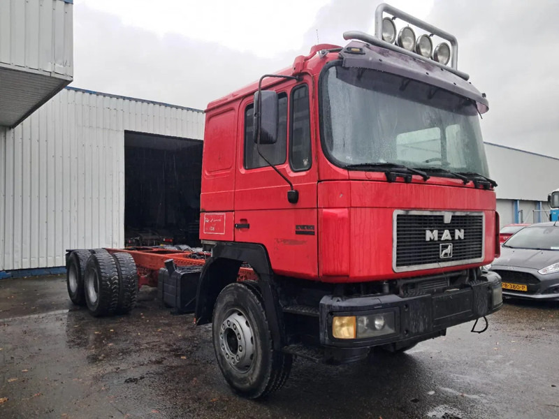MAN 26-422 , 6x4 , Spring Suspension , ZF Manual Gearbox, Intarder - Камион со кабинска шасија: слика 4 MAN 26-422 , 6x4 , Spring Suspension , ZF Manual Gearbox, Intarder - Камион со кабинска шасија: слика 4