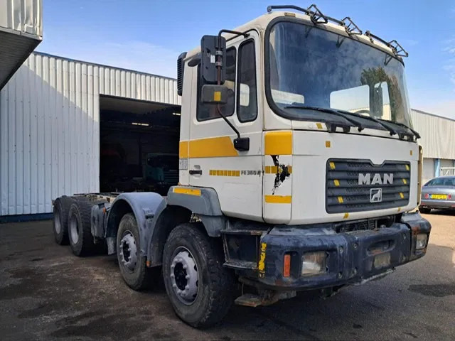 MAN 35-364 / FE 360 A , 8x4 , Spring Suspension , ZF Manual , Airco - Камион со кабинска шасија: слика 4 MAN 35-364 / FE 360 A , 8x4 , Spring Suspension , ZF Manual , Airco - Камион со кабинска шасија: слика 4