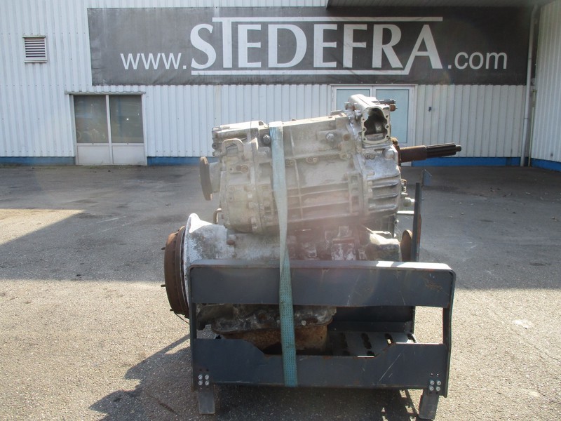 Mercedes-Benz Gearbox , 4 Pieces in stock - Менувач за Камион: слика 1 Mercedes-Benz Gearbox , 4 Pieces in stock - Менувач за Камион: слика 1