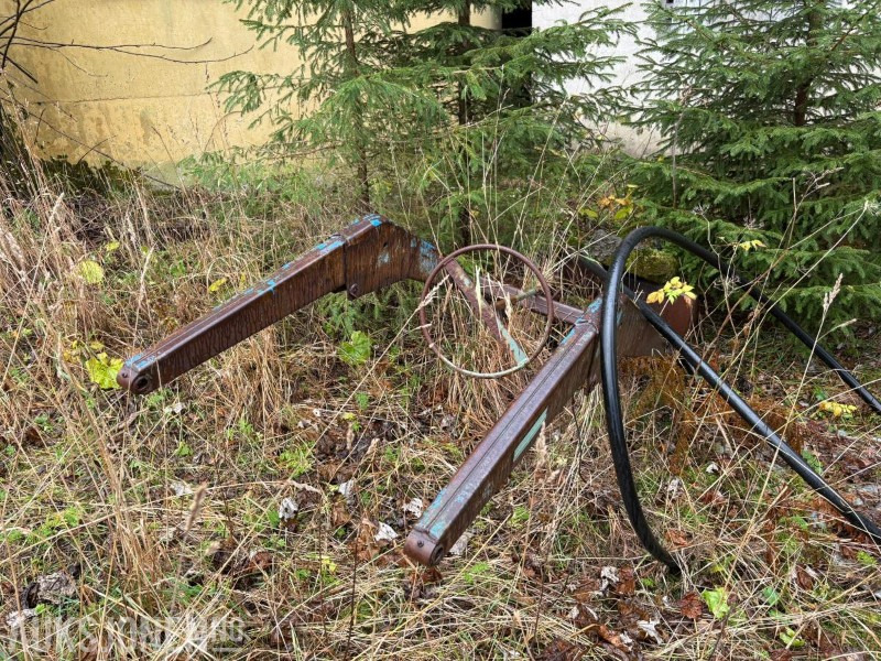 Трактор 1975 FORD 4000 MED FRONTLASTER: слика 16 Трактор 1975 FORD 4000 MED FRONTLASTER: слика 16