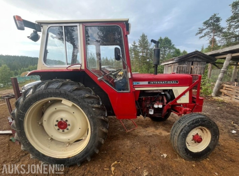 1975 International 674 traktor - Brukt til vedmaskin - Трактор: слика 2 1975 International 674 traktor - Brukt til vedmaskin - Трактор: слика 2
