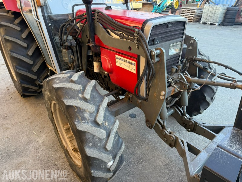 Трактор 1991 Massey Ferguson 372 4x4 FRONTHYDRAULIKK/SKJÆR: слика 17