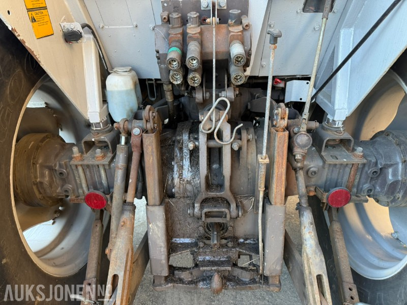 Трактор 1991 Massey Ferguson 372 4x4 FRONTHYDRAULIKK/SKJÆR: слика 20