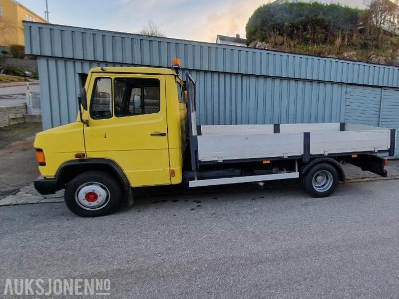 1994 Mercedes-Benz vario 611D lav km stand 9000km med kran - Камион со платформа: слика 1 1994 Mercedes-Benz vario 611D lav km stand 9000km med kran - Камион со платформа: слика 1