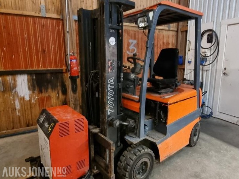 1997 Toyota Truck FBMF16 - Телескопски ракувач: слика 1 1997 Toyota Truck FBMF16 - Телескопски ракувач: слика 1