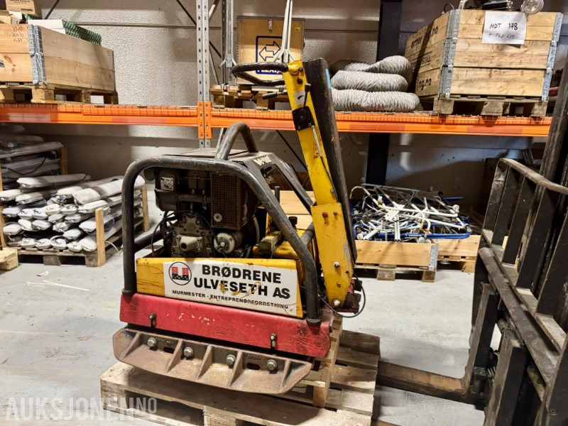 2000 Dynapac LG 500 vibroplate - Градежна опрема: слика 4 2000 Dynapac LG 500 vibroplate - Градежна опрема: слика 4