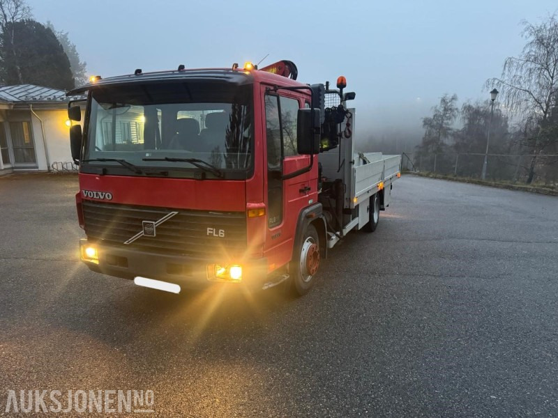 2000 Volvo FL611 med kran og plan KUN 98.766km EU OK TIL 09.12.2026 - Камион со кран: слика 2 2000 Volvo FL611 med kran og plan KUN 98.766km EU OK TIL 09.12.2026 - Камион со кран: слика 2