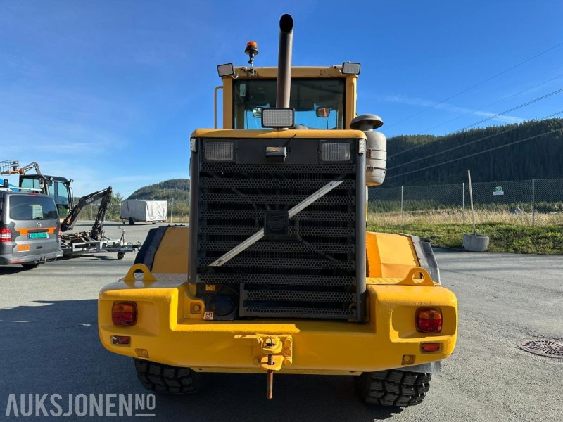 2000 Volvo L70D hjullaster – Pallegafler – Skuffe – Godkjent årskontroll - Натоварувач на тркала: слика 4 2000 Volvo L70D hjullaster – Pallegafler – Skuffe – Godkjent årskontroll - Натоварувач на тркала: слика 4