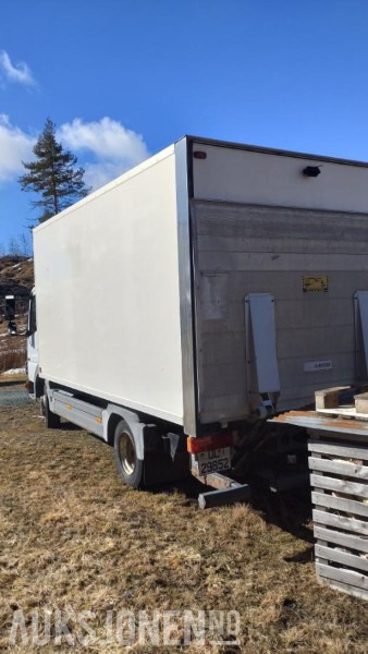 2006 Mercedes-Benz 818/33AT 7,5 skapbil ryggekamera s+v dekk kjetting - Камион сандучар: слика 5 2006 Mercedes-Benz 818/33AT 7,5 skapbil ryggekamera s+v dekk kjetting - Камион сандучар: слика 5