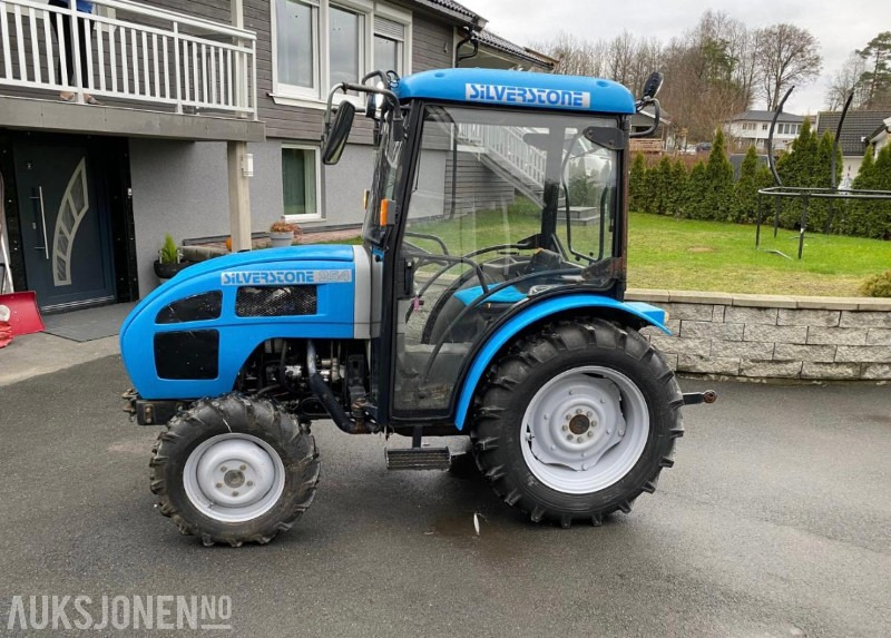 2006 Silverstone 254 4x4 Sperre PTO Bakmontert skjær - Трактор: слика 3 2006 Silverstone 254 4x4 Sperre PTO Bakmontert skjær - Трактор: слика 3