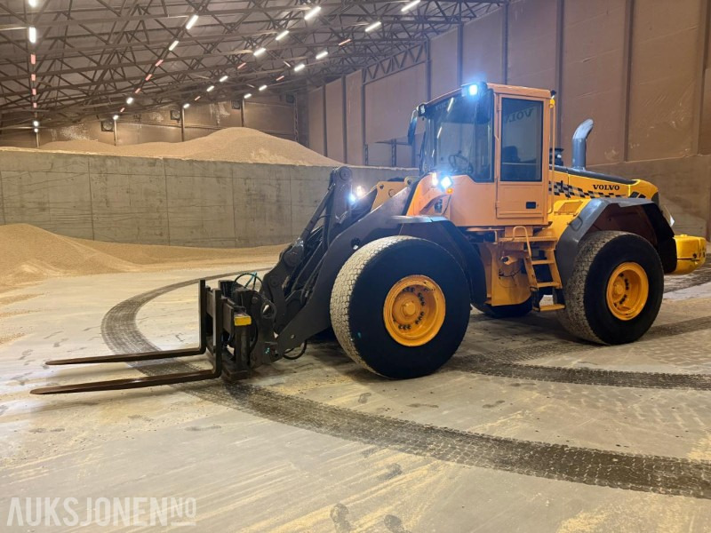 2006 Volvo L120E HJULLASTER M/STOR SNØSKUFF SENTRALSMØRING 3.FUNKSJON. - Натоварувач на тркала: слика 3 2006 Volvo L120E HJULLASTER M/STOR SNØSKUFF SENTRALSMØRING 3.FUNKSJON. - Натоварувач на тркала: слика 3