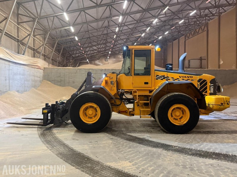 2006 Volvo L120E HJULLASTER M/STOR SNØSKUFF SENTRALSMØRING 3.FUNKSJON. - Натоварувач на тркала: слика 1 2006 Volvo L120E HJULLASTER M/STOR SNØSKUFF SENTRALSMØRING 3.FUNKSJON. - Натоварувач на тркала: слика 1