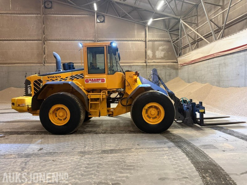 2006 Volvo L120E HJULLASTER M/STOR SNØSKUFF SENTRALSMØRING 3.FUNKSJON. - Натоварувач на тркала: слика 2 2006 Volvo L120E HJULLASTER M/STOR SNØSKUFF SENTRALSMØRING 3.FUNKSJON. - Натоварувач на тркала: слика 2