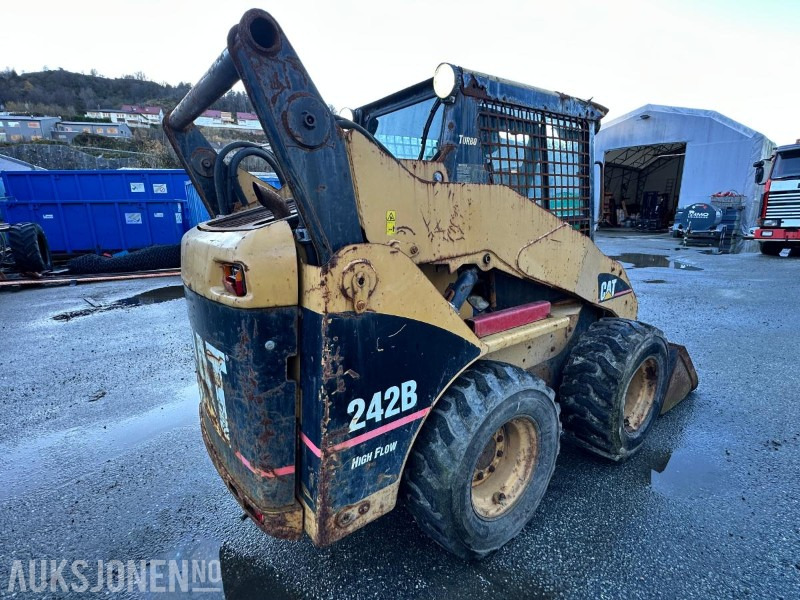 2007 Cat 242B High Flow Minilaster - Компактен натоварувач: слика 5 2007 Cat 242B High Flow Minilaster - Компактен натоварувач: слика 5