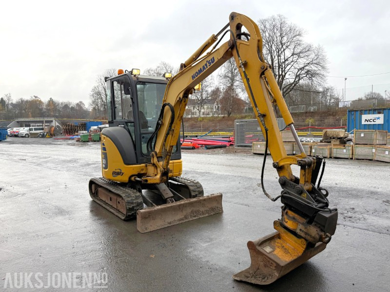 2007 Komatsu PC30 MR-2 minigraver med Engcon tiltrotator, lys, 1 skuffe, gummibelter, skjær - Мини багер: слика 3 2007 Komatsu PC30 MR-2 minigraver med Engcon tiltrotator, lys, 1 skuffe, gummibelter, skjær - Мини багер: слика 3