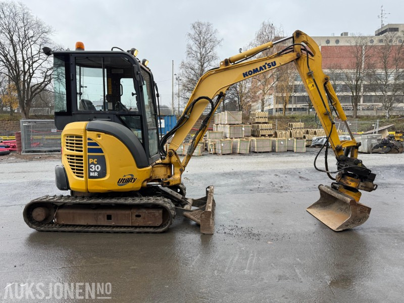 2007 Komatsu PC30 MR-2 minigraver med Engcon tiltrotator, lys, 1 skuffe, gummibelter, skjær - Мини багер: слика 4 2007 Komatsu PC30 MR-2 minigraver med Engcon tiltrotator, lys, 1 skuffe, gummibelter, skjær - Мини багер: слика 4