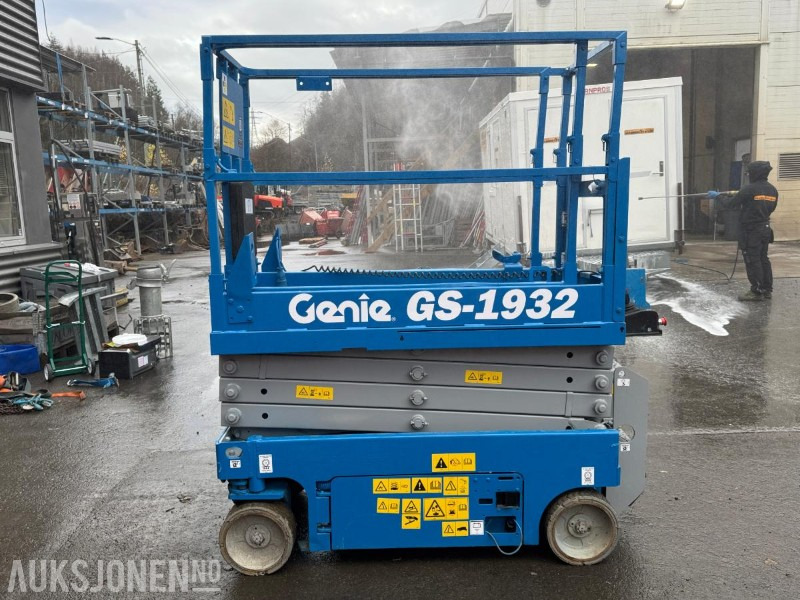 2008 Genie 1932 sakselift / 8 meter - Дигачка платформа: слика 4 2008 Genie 1932 sakselift / 8 meter - Дигачка платформа: слика 4