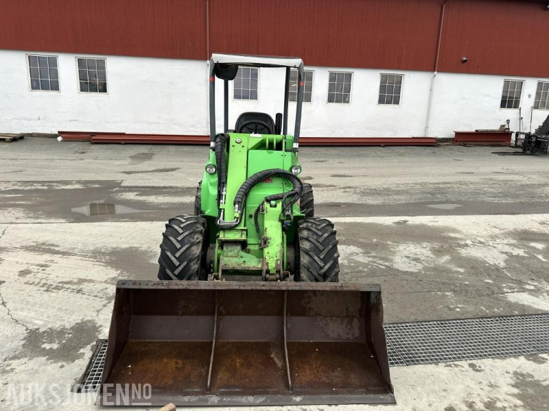 2009 AVANT 750 MINILASTER | 2 SKUFFER | AVANT 1500 KOST | PALLEGAFLER | 3267 TIMER - Компактен натоварувач: слика 3 2009 AVANT 750 MINILASTER | 2 SKUFFER | AVANT 1500 KOST | PALLEGAFLER | 3267 TIMER - Компактен натоварувач: слика 3