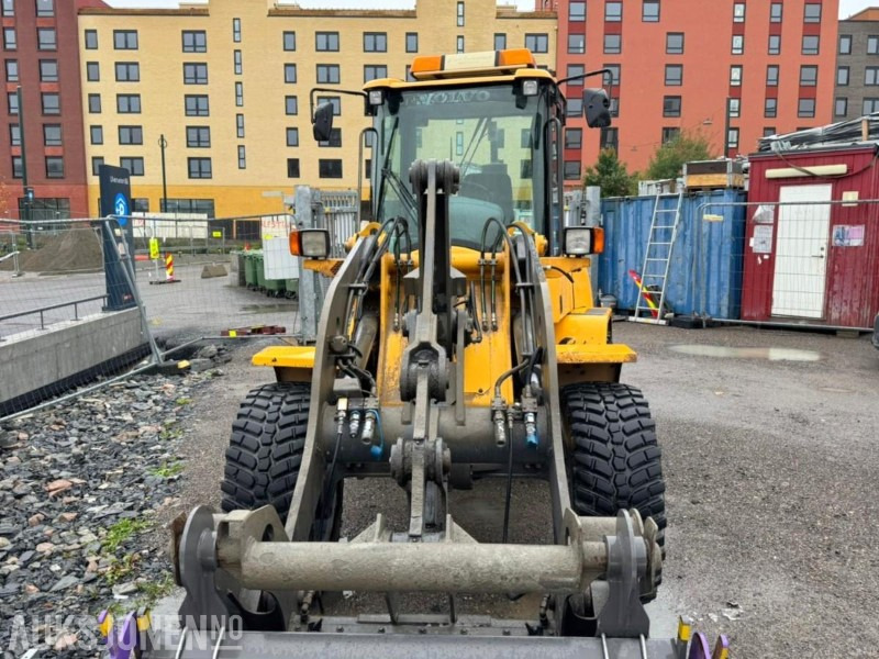 2010 Volvo L35B PRO HJULLASTER - 2711 TIMER, RYGGEKAMERA, DIFF.SPERRER, SKUFFE, HYDR. PALLEGAFLER, HURTIGKOBLING, TP-LINKAGE - Натоварувач на тркала: слика 2 2010 Volvo L35B PRO HJULLASTER - 2711 TIMER, RYGGEKAMERA, DIFF.SPERRER, SKUFFE, HYDR. PALLEGAFLER, HURTIGKOBLING, TP-LINKAGE - Натоварувач на тркала: слика 2