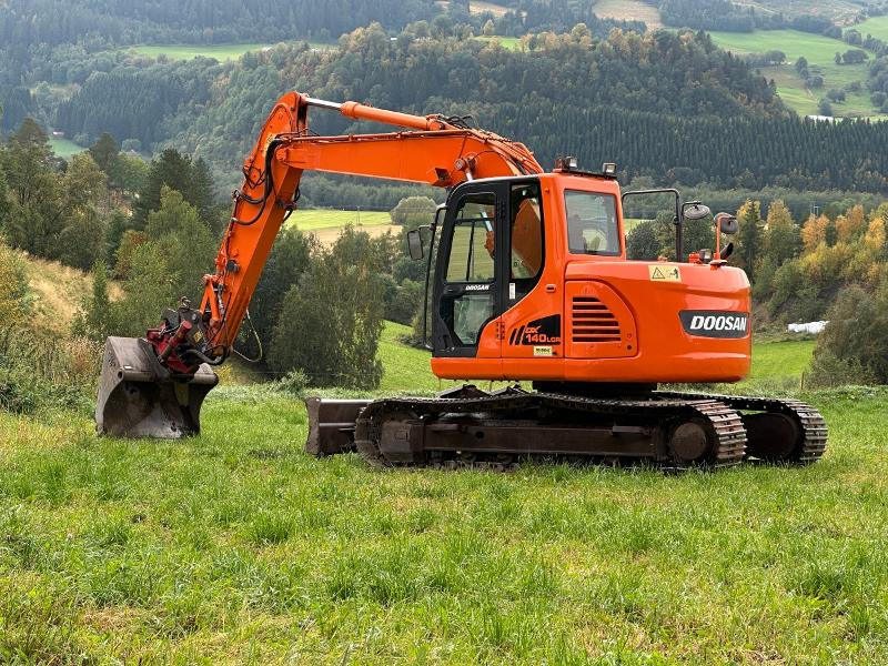 2011 Doosan DX140LCR gravemaskin - Rotortilt- 2 skuffer - Багер: слика 3 2011 Doosan DX140LCR gravemaskin - Rotortilt- 2 skuffer - Багер: слика 3