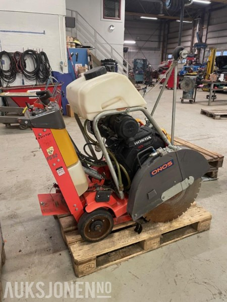 2012 Husqvarna FS524 selvgående gulvsag - Градежна опрема: слика 1 2012 Husqvarna FS524 selvgående gulvsag - Градежна опрема: слика 1